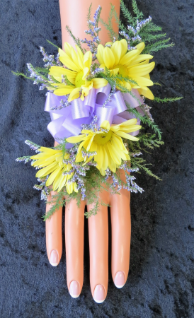 Darling Daisies Wrist Corsage