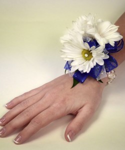 Dazzling Daisy Corsage wrist corsage