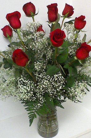 Dazzling Dozen Dozen Roses Vased