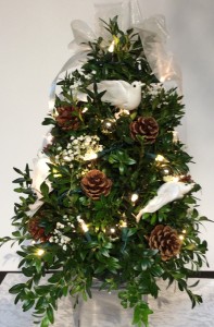 Decorated Boxwood Tree (White Dove) 