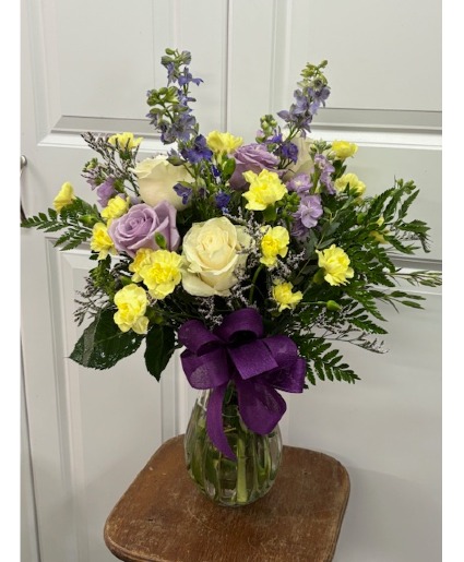 Delicate Elegance Vase with fresh flowers