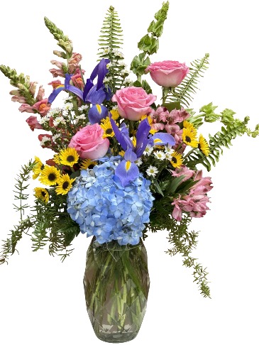 DELIGHTFUL GARDEN VASE ARRANGEMENT in Seguin, TX | DIETZ FLOWER SHOP & TUXEDO RENTAL