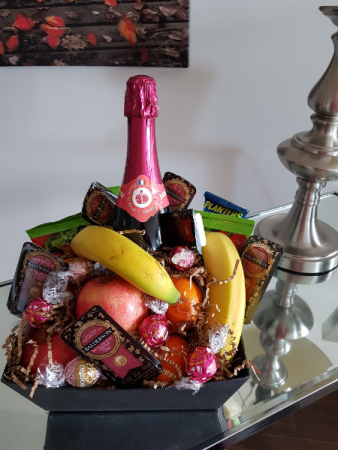 HEALTHY TREATS WITH A TOUCH OF SWEETS