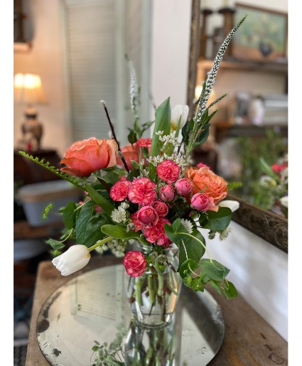 Deluxe Designers Choice: Simply Spring This is a Designer’s Choice arrangement. Flower types and colors will vary based on availability. For a custom design, please call the shop—we’d love to create something just for you! 603-279-1474