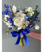 Deluxe Fresh Bouquet with Satin Ribbon 