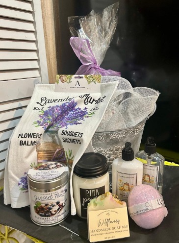 Designer Choice Gift Basket A selection of gift items especially for you. in Monument, CO | Enchanted Florist