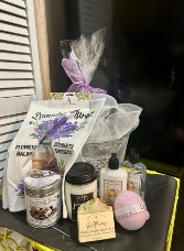 DESIGNER CHOICE GIFT BASKET A SELECTION OF GIFT ITEMS ESPECIALLY FOR YOU.