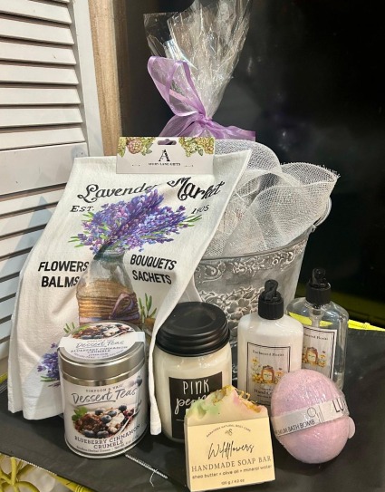 Designer Choice Gift Basket A SELECTION OF GIFT ITEMS ESPECIALLY FOR YOU.