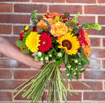 Premium Designers Choice Bouquet Hand-Tied in Peterborough, ON | PAMMETT'S FLOWER SHOP