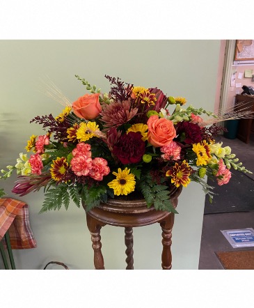 Designer's Choice Long and Low Centerpiece in South Haven, MI | THE ROSE SHOP Designer's Choice Long and Low Centerpiece in South Haven, MI | THE ROSE SHOP