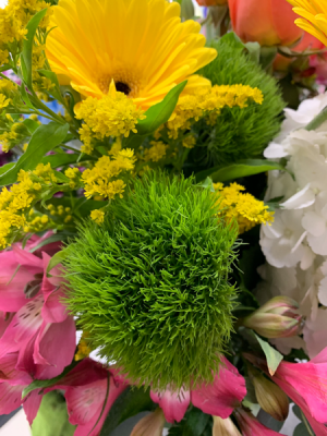 DESIGNERS CHOICE SYMPATHY ARRANGEMENT in Nevada, IA | Flower Bed DESIGNERS CHOICE SYMPATHY ARRANGEMENT in Nevada, IA | Flower Bed