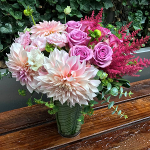 Dignified Dahlia's in Oakville, ON | ANN'S FLOWER BOUTIQUE-Wedding & Event Florist Dignified Dahlia's in Oakville, ON | ANN'S FLOWER BOUTIQUE-Wedding & Event Florist