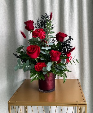 DIXON PRIDE FLOWER ARRANGEMENT