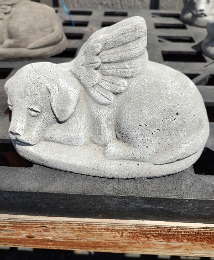 DOG MEMORIAL STATUE LIMITED SUPPLY