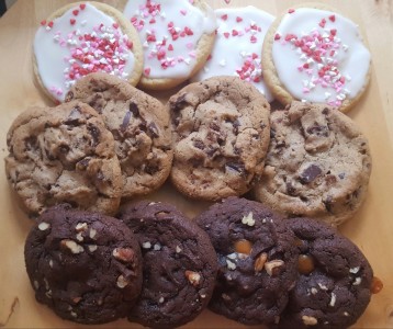 Dozen mixed cookies...4 iced sugar,4 chocolate chu 4 turtle brownie pecan. NEED 30 HOUR NOTICE FOR DELIVERY.