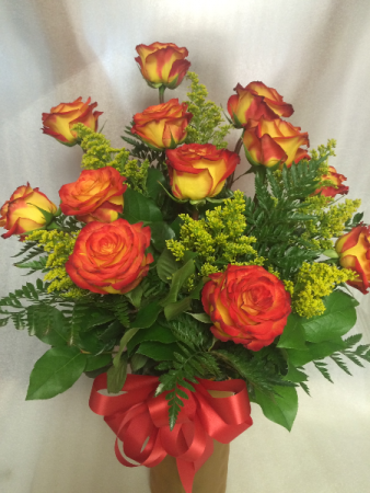 Dozen Orange Roses Arranged in Vase in Red Lake, ON | FOREVER GREEN GIFT BOUTIQUE Dozen Orange Roses Arranged in Vase in Red Lake, ON | FOREVER GREEN GIFT BOUTIQUE