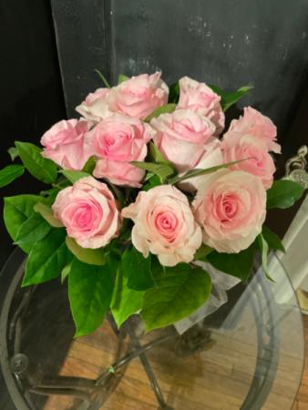 Dozen pink roses 