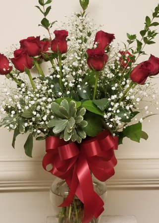 Dozen red rose arrangement Roses