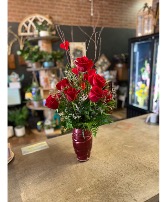 Dozen Rose In Swivel Vase  