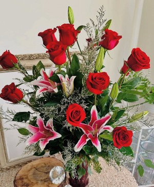 Dozen Rose W Stargazer Design 