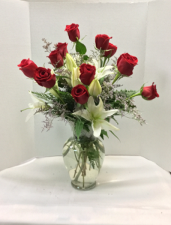 Dozen roses with Lilies Arrangement