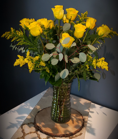 Dozen yellow Roses