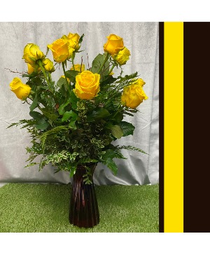Classic Dozen Yellow Roses Vase Arrangment