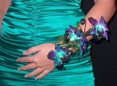 Make this Prom Perfect DIY Paper Flower Corsage