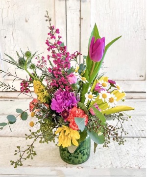 Easter Centerpiece Special 1 (Dixon delivery only) Fresh Flower Centerpiece