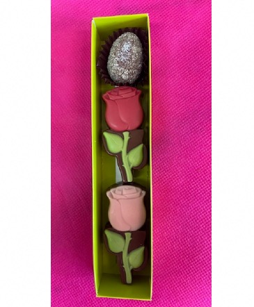 Chocolate egg + lovely chocolate Roses Luxury box of 5 pieces of which 4 roses and 1 egg in Cape Coral, FL | ENCHANTED FLORIST OF CAPE CORAL Chocolate egg + lovely chocolate Roses Luxury box of 5 pieces of which 4 roses and 1 egg in Cape Coral, FL | ENCHANTED FLORIST OF CAPE CORAL
