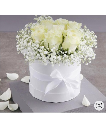 Elegance woman white roses in a box with baby breath