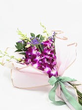 Elegancia Eterna Hand Bouquet