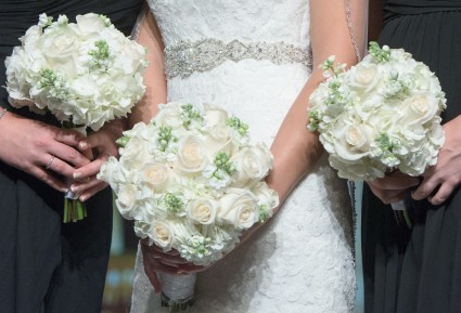 ELEGANT WHITE (3) WEDDING BOUQUETS in 