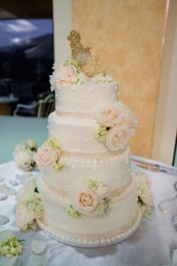 ELEGANT WHITE  Wedding Cake Flowers in Riverside, CA | Willow Branch Florist of Riverside