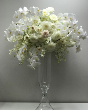 Elevated Centrepieces in Oakville, ON | ANN'S FLOWER BOUTIQUE-Wedding & Event Florist Elevated Centrepieces in Oakville, ON | ANN'S FLOWER BOUTIQUE-Wedding & Event Florist
