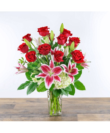 Enchanting Dozen Roses