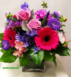 English garden Cube arrangement in Chatham, NJ | SUNNYWOODS FLORIST English garden Cube arrangement in Chatham, NJ | SUNNYWOODS FLORIST