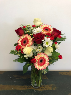 Epic Christmas Vase Arrangement in Bluffton, SC | BERKELEY FLOWERS & GIFTS Epic Christmas Vase Arrangement in Bluffton, SC | BERKELEY FLOWERS & GIFTS
