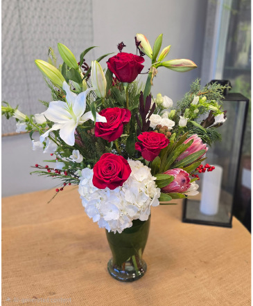 Evergreen Elegance Floral Arrangement in Darien, CT | DARIEN FLOWERS