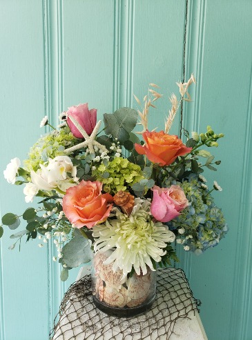 EVERYTHINGS BEACHY FLOWER ARRANGEMENT in Hampstead, NC | Surf City Florist