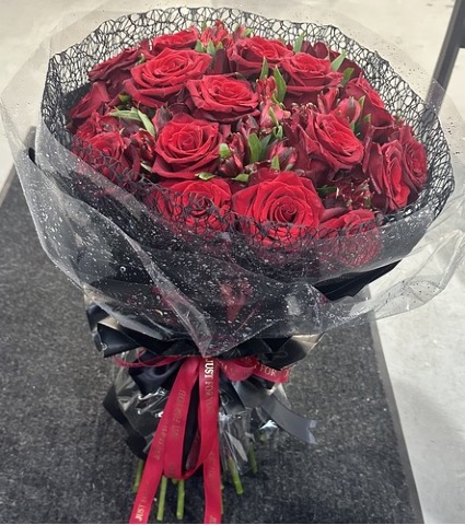 Exlplorer Luxe Premium explorer red rose bouquet