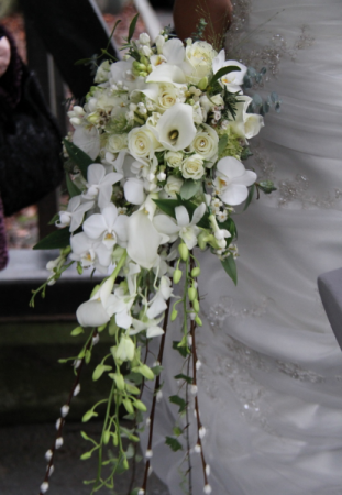 EXQUISITE ALL WHITE DIVINE CASCADE BOUQUET WEDDING