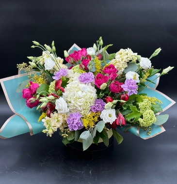 Exquisite Blooms Hat Box Arrangement in Saskatoon, SK | QUINN & KIM'S FLOWERS