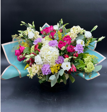 Exquisite Blooms Hat Box Arrangement in Saskatoon, SK | QUINN & KIM'S FLOWERS