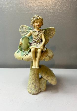 Fairy with frog statue