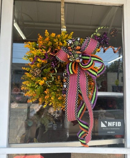 fall/thanksgiven/hallowen boxwood door decor