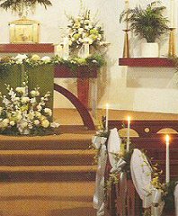 Altar/Podium/Garland/Pews Wedding Ceremony Flowers