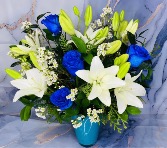 Feel my love Specialty roses with lilies