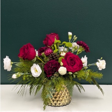 Festive Charm  in Tottenham, ON | TOTTENHAM FLOWERS & GIFTS
