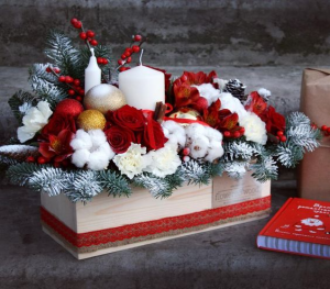 Festive Gift Box in Oakville, ON | ANN'S FLOWER BOUTIQUE-Wedding & Event Florist Festive Gift Box in Oakville, ON | ANN'S FLOWER BOUTIQUE-Wedding & Event Florist